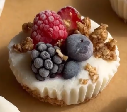 Freeze-Dried Fruit Granola Cup